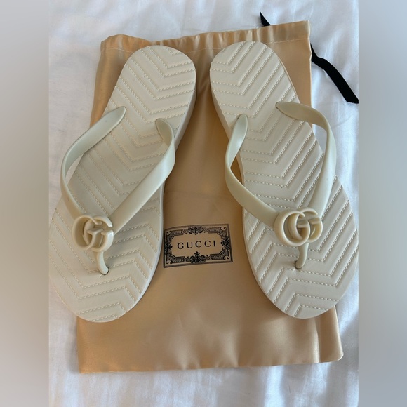 COPY - Faux Gucci GG Marmont Double G Logo Flipflop Sandals 
Size 39/40
Cream - Picture 2 of 7
